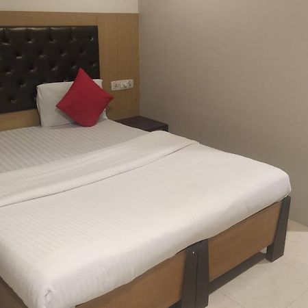 Hotel Palm Star Belapurpada Экстерьер фото