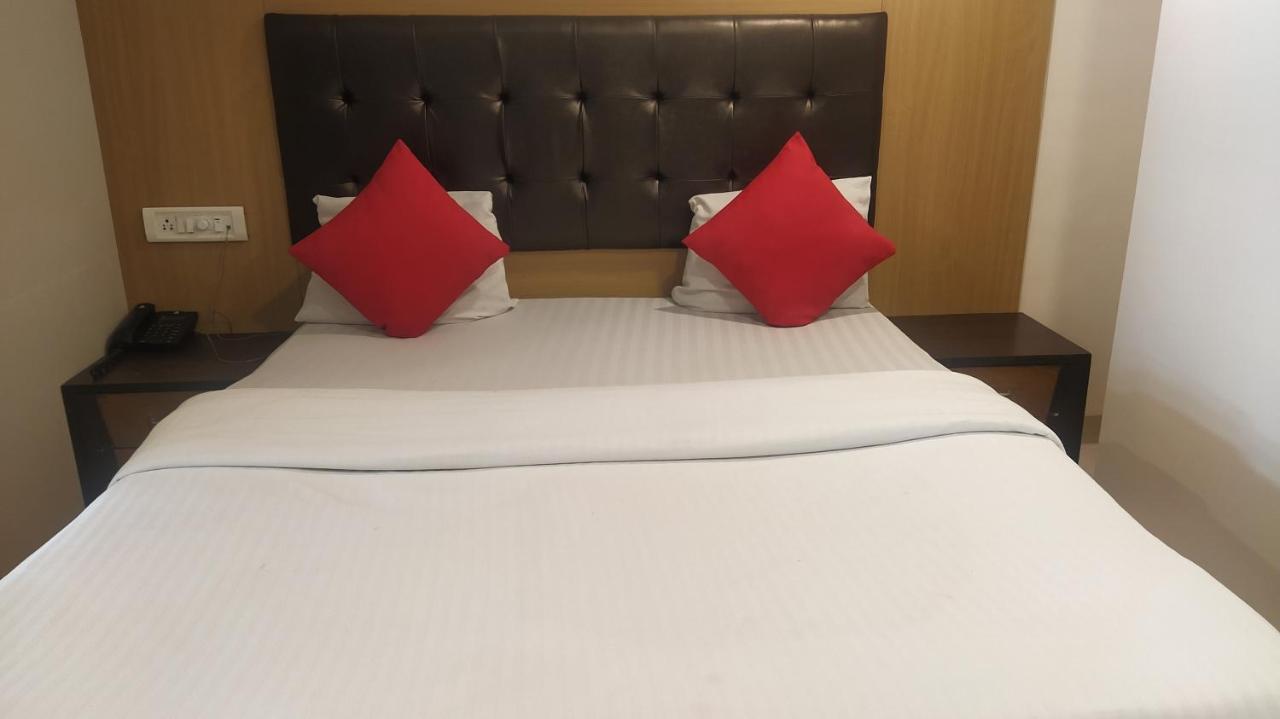 Hotel Palm Star Belapurpada Экстерьер фото